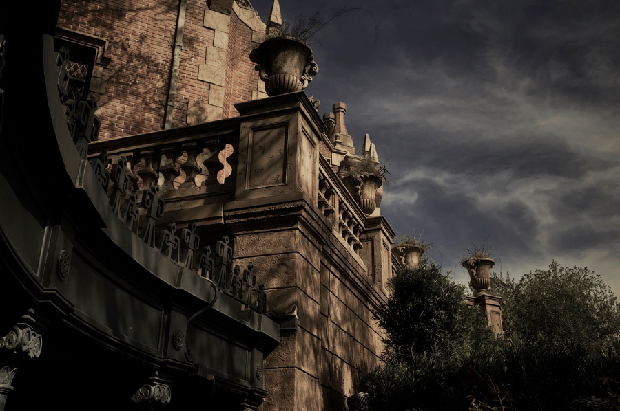 10 Frighteningly Fun Facts About the Haunted Mansion
